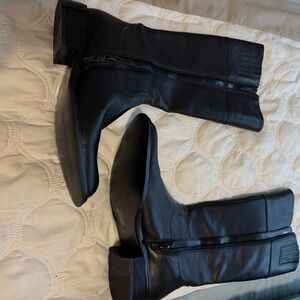 Elegant Black Heeled Boots